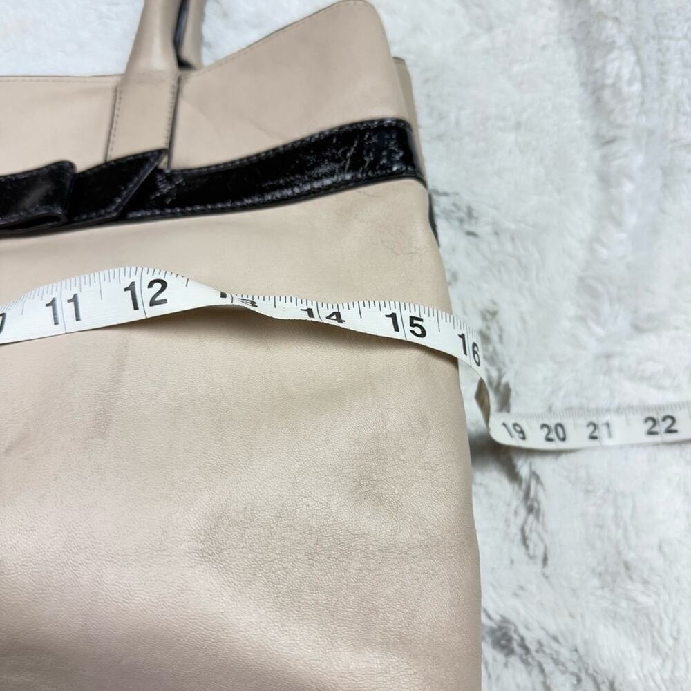 Kate Spade beige and Black hand Bag - Picture 8 of 14